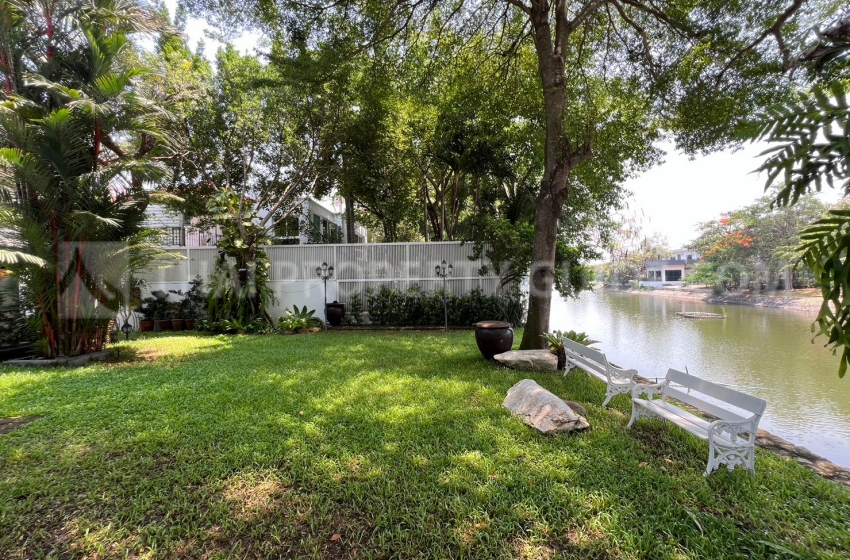 House with Shared Pool in Bangnatrad 